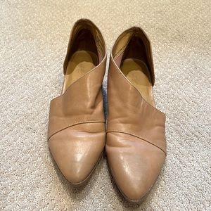 Women cut out flat shoe (Dupe of designer brand)